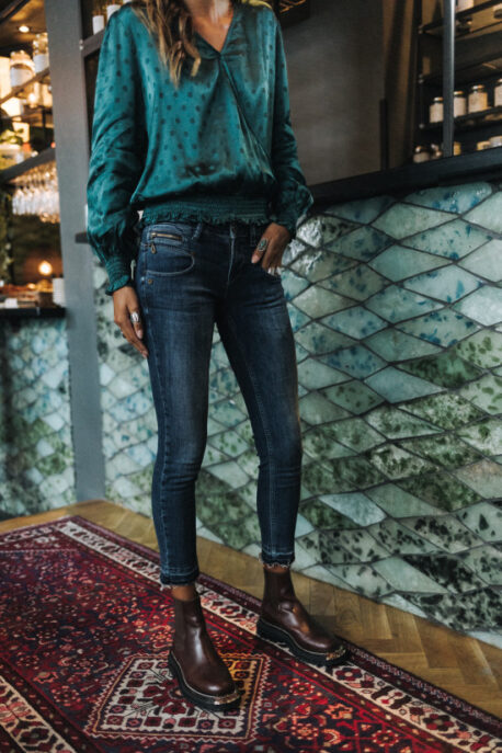 FREEMAN T PORTER Alexa cropped Manisto