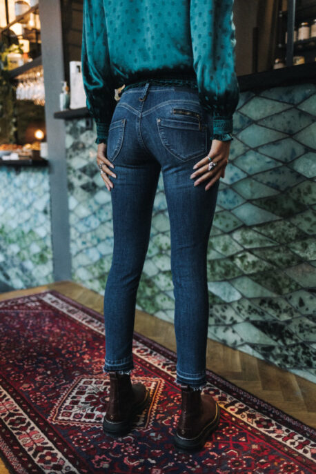 FREEMAN T PORTER Alexa cropped Manisto