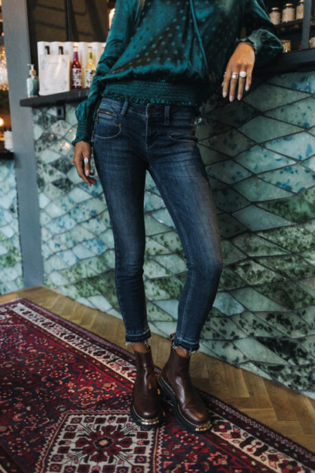 FREEMAN T PORTER Alexa cropped Manisto