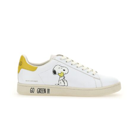 MOA Sneaker Snoopy Woodstock